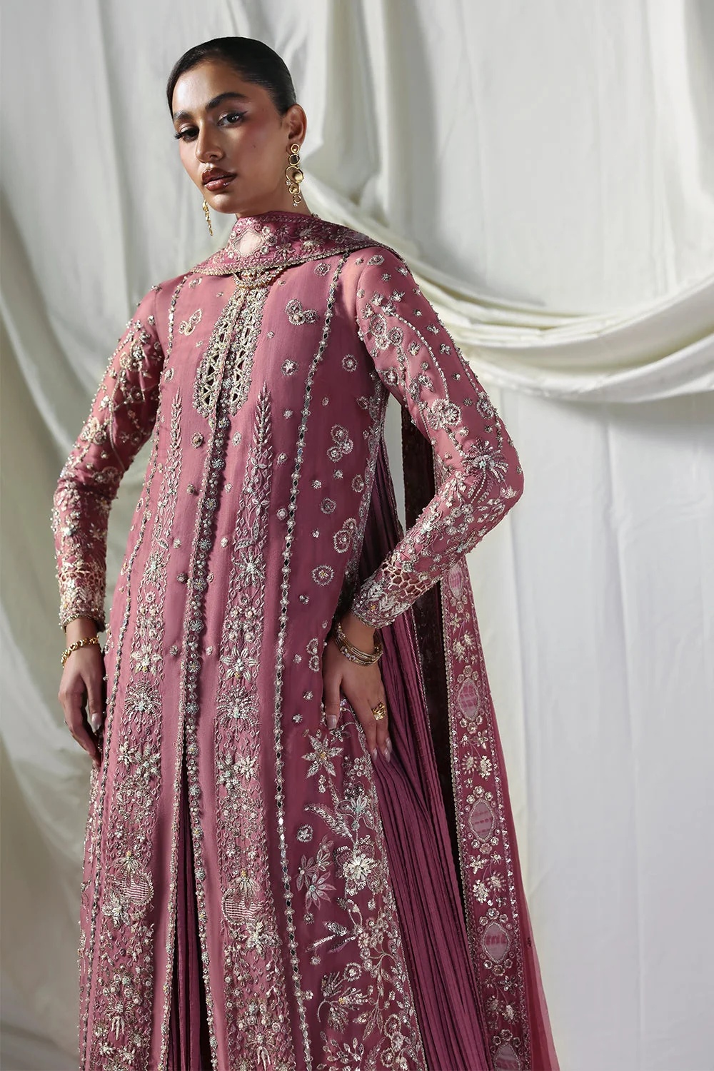 ISOLDE - SORAYA clothing in mauve tones.